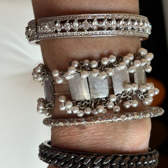 Collection of Necklaces, Earrings and Bracelets - Picture 6 of 16